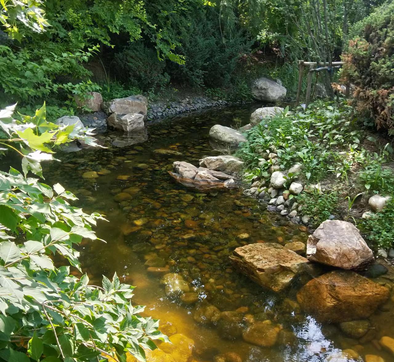 长春假山喷泉在现代水景中的作用